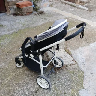 Cochecito de bebé gris
