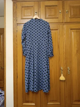 Vestido estampado floral azul y negro