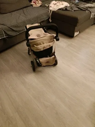 Carro de bebé de juguete