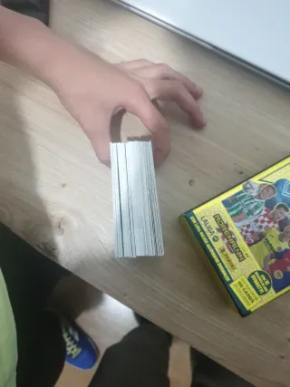 Caja Panini Adrenalyn XL Dynasty 2023-24