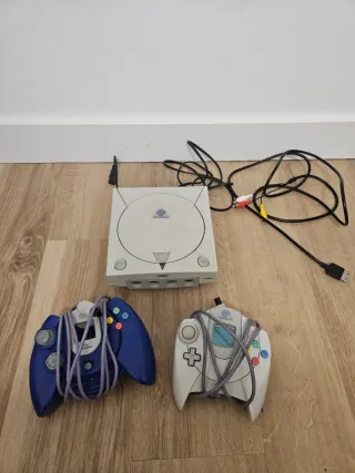 SEGA Dreamcast Chipeada + 2 Mandos
