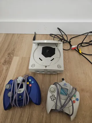 SEGA Dreamcast Chipeada + 2 Mandos
