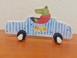 2 Percheros Infantiles Conejo y Cocodrilo.