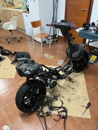 Yamaha BWS Spy 50cc Negra y Dorada