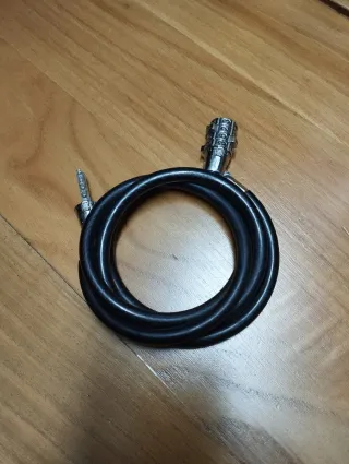 Candado de combinación plateado