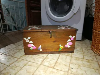 Baúl de madera decorado