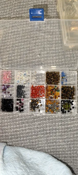 Restos bisutería multicolor y plata