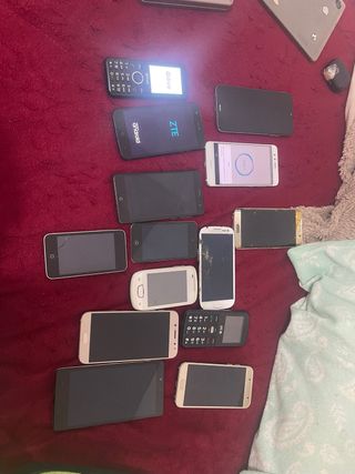 Lote de 12 teléfonos móviles variados