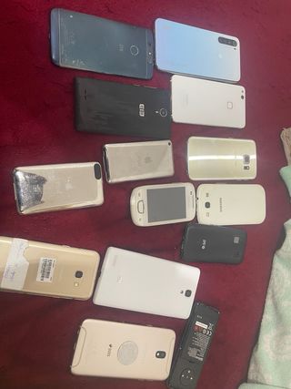 Lote de 12 teléfonos móviles variados