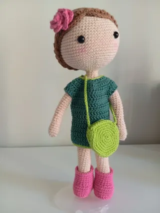 Muñeca de crochet con 3 mudas