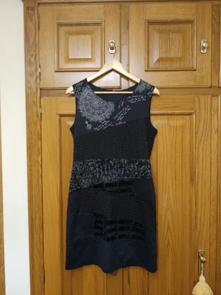 Vestido negro y gris con estampado