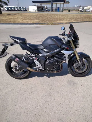Suzuki GSR 750