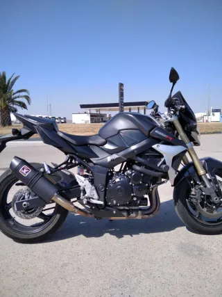 Suzuki GSR 750