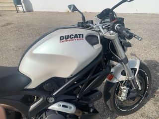 Ducati Monster 696 Blanca Perlada