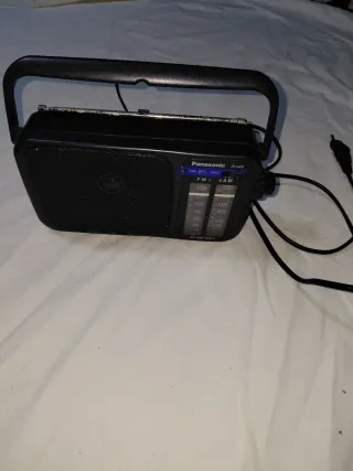 Radio Panasonic RF-2400 AM/FM Portátil