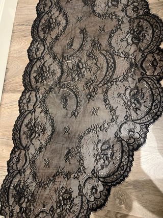 Mantilla fallera corta encaje fino negra
