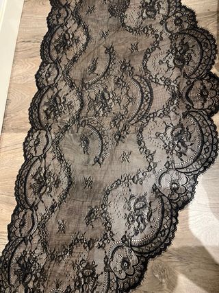 Mantilla fallera corta encaje fino negra