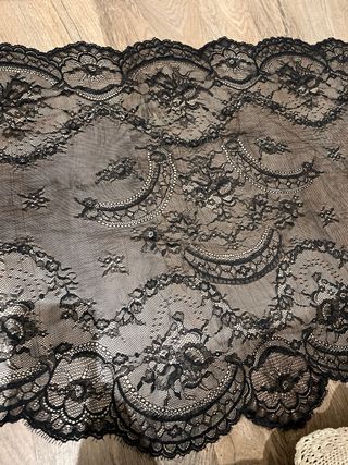 Mantilla fallera corta encaje fino negra
