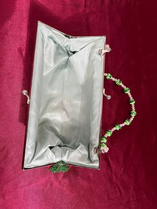 Bolso de fiesta con abalorios y flores