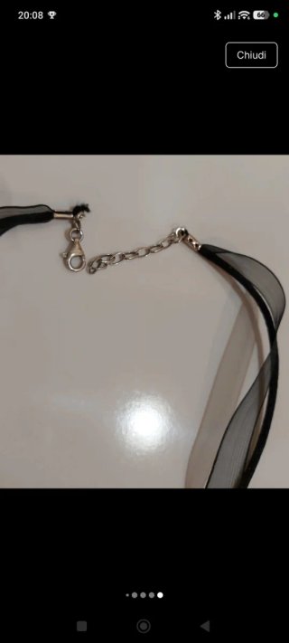 Collana con nappe e nastrino nero