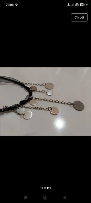 Collana con nappe e nastrino nero