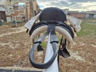 Montura Vaquera Rebajada Cañoneras por Casa Vidal.