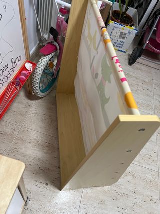 Estantería infantil estilo Montessori