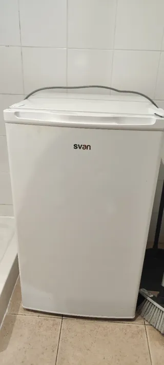 Congelador Svan blanco con apenas uso