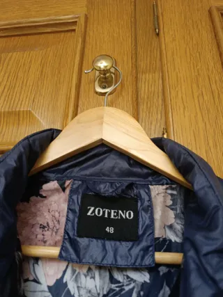 Cazadora azul acolchada