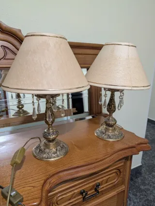 Lámpara de techo y mesita diseño clásico