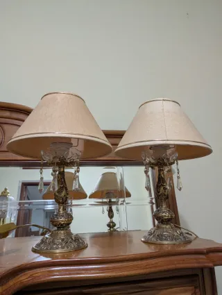 Lámpara de techo y mesita diseño clásico