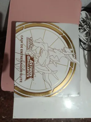 Pokémon Astros Brillantes Caja Entrenador Élite