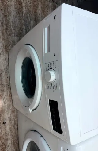 Lavadora de carga superior marca Teka.