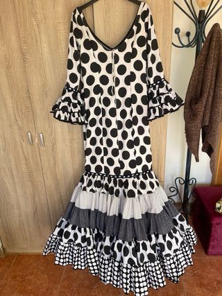 Traje de flamenca lunares