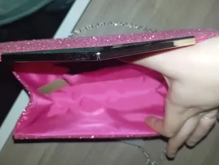 Bolso fiesta rosa brillante con forma de Cadillac