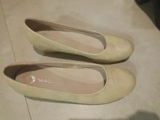 Zapatos planos mujer beige y oro