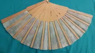 Ventaglio decorativo in carta e legno