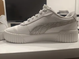 Zapatillas Puma Unisex Blancas y Doradas