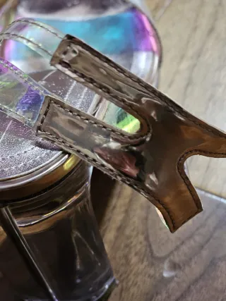 Sandalias de tacón plateadas holográficas