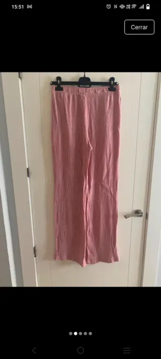 Pantalón rosa plisado