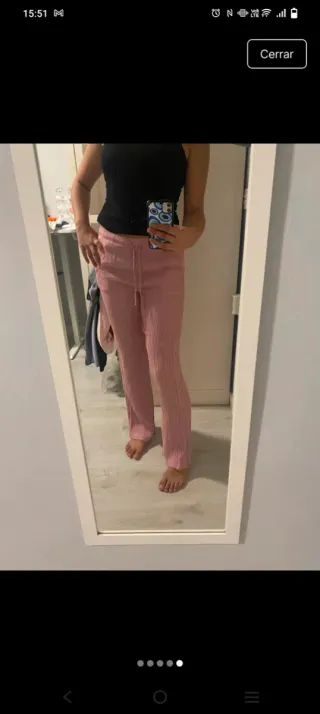 Pantalón rosa plisado