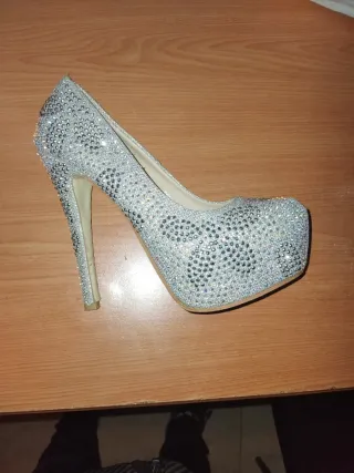 Tacon de fiesta plateados con pedrería