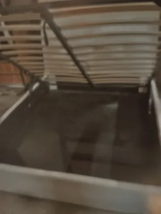 Letto matrimoniale bianco in similpelle