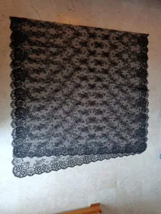 Mantilla de encaje negro