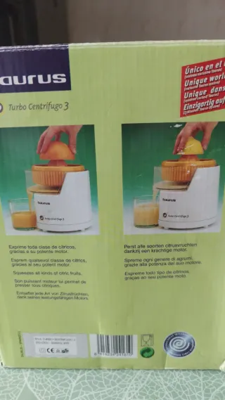 Exprimidor Taurus con centrifugador