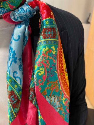 Pañuelo de seda multicolor nuevo