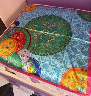 Pañuelo de seda multicolor nuevo