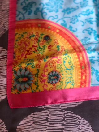 Pañuelo de seda multicolor nuevo