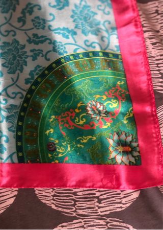 Pañuelo de seda multicolor nuevo