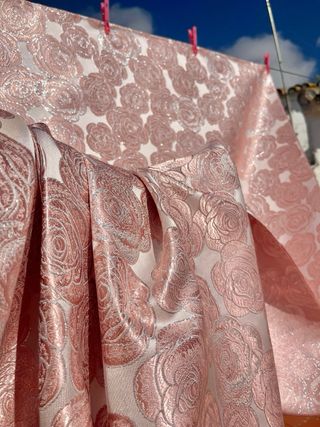 Tela adamascada rosa y plata hilo de seda
